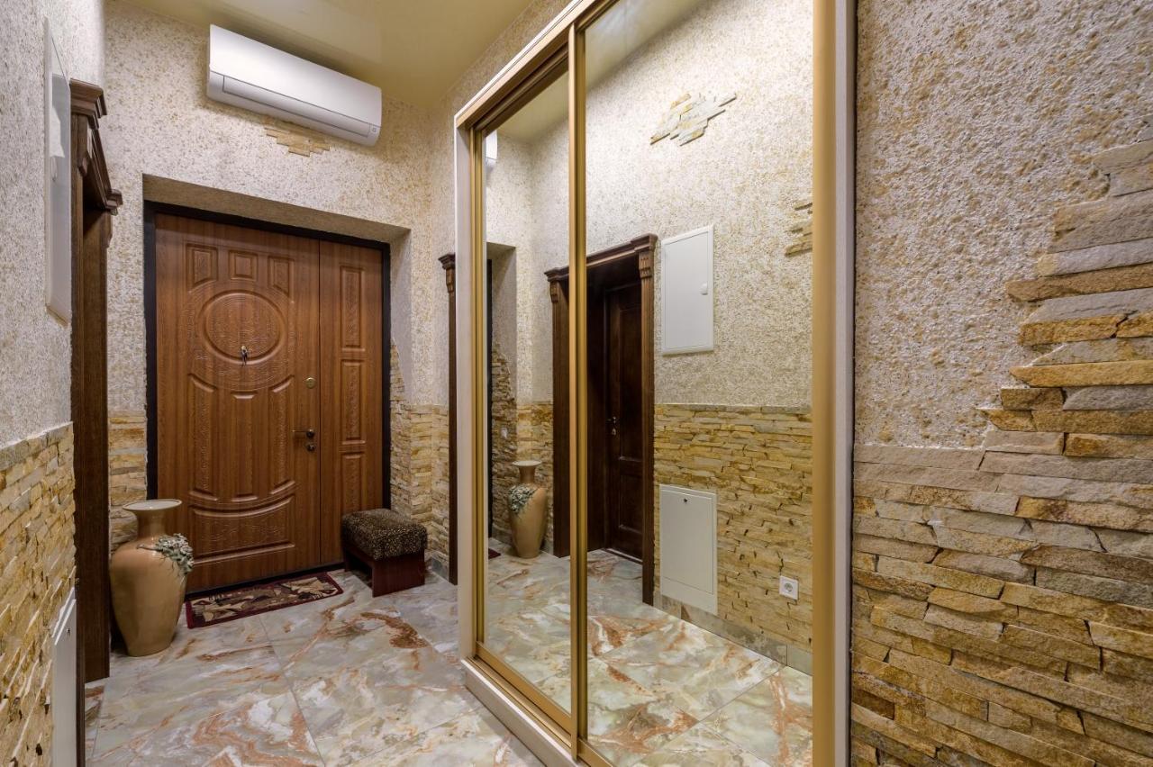 Noviy Svit 4 Apartments Lviv Exterior photo