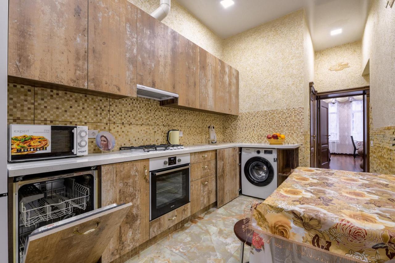 Noviy Svit 4 Apartments Lviv Exterior photo